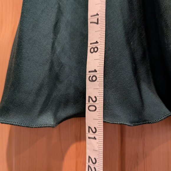 Elegant Green Women's Skirt - Picture 2 of 7